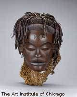 Masque africain femme_https://detoursdesmondes.typepad.com/dtours_des_mondes/2006/11/pwo_chez_les_ts.html