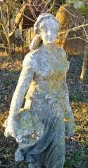 Statue_femme_corbeille_http://www.thefrenchbrocante.fr/paire-de-statue-de-femme-en-pierre-reconstituee-c6x13388896