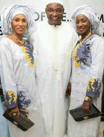 Gambie_président Adama Barow et ses 2 épouses_http://abidjantv.net/afrique-3/gambie-le-president-adama-barrow-en-compagnie-de-ses-deux-epouses/