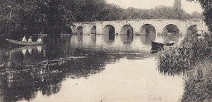 Pont-barque-Mantes-Limay-https://www.delcampe.net/fr/collections/cartes-postales/france/mantes-la-jolie/cpa-78-mantes-mantes-limay-le-vieux-pont-vue-densemble-tb-plan-edifice-petite-animation-barque-858005557.html