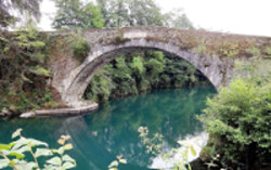 Pont-pierres-Betharram-https://www.larepubliquedespyrenees.fr/pyrenees-atlantiques/lestelle-betharram/lestelle-betharram-le-pont-de-pierre-est-classe-aux-monuments-historiques-depuis-1925-5120835.php