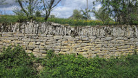 Mur-pierres-LOT-https://www.ladepeche.fr/article/2012/04/17/1332433-martel-demain-une-journee-sur-les-murs-en-pierres-seches.html